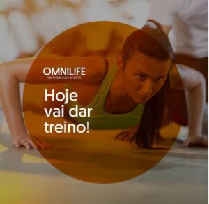 imagem com uma mulher se exercitando ao fundo e à frente o texto: "Omnilife. Hoje vai dar treino!".